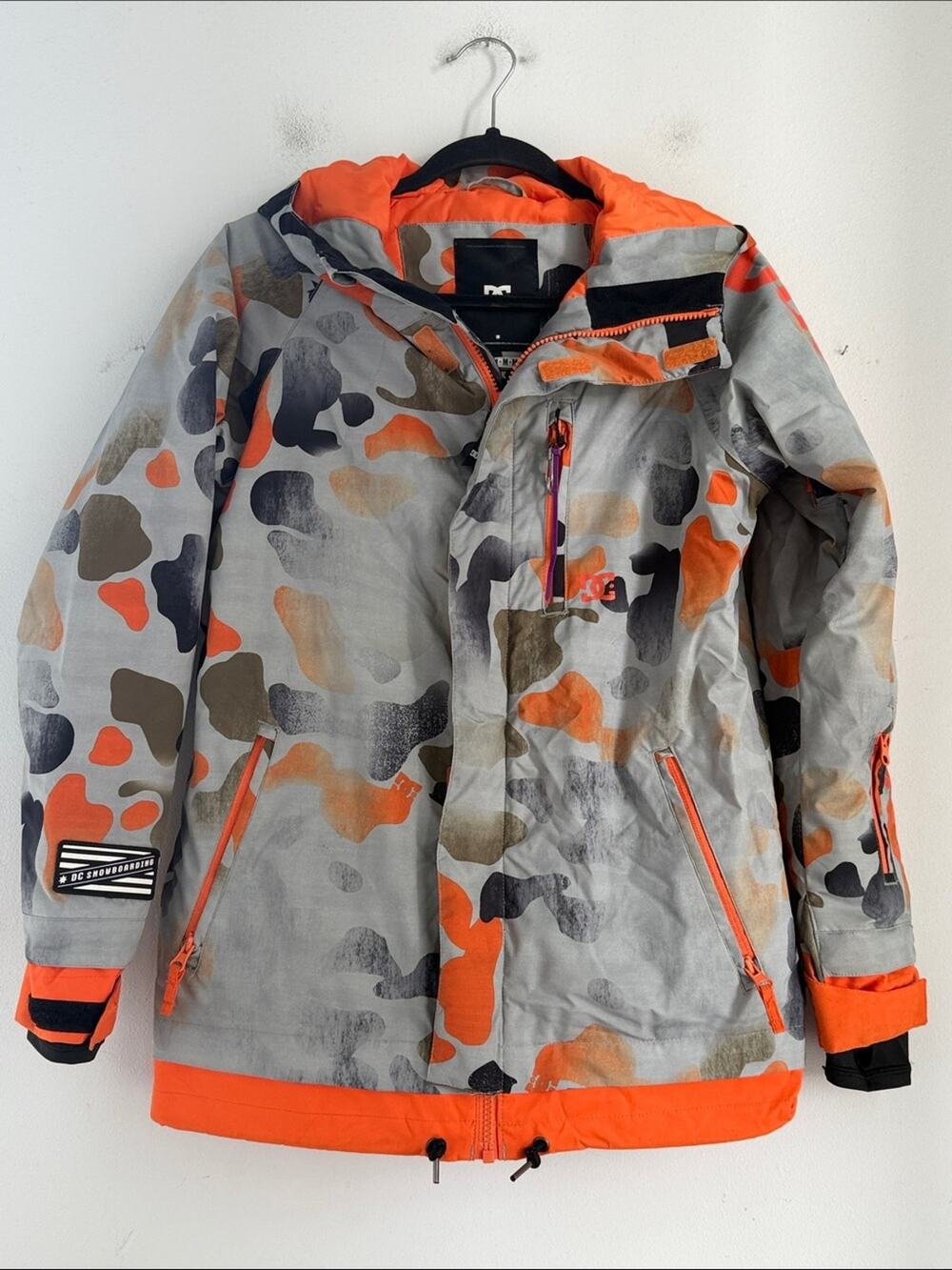 DC Snowboarding camouflage print insulated cold weather full zip ski snow jacket